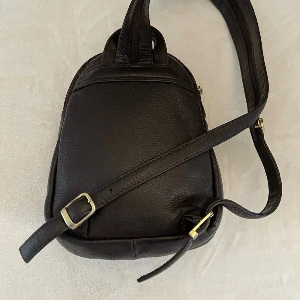 🩷Balmain Black Leather Backpack with Gold Accent💚